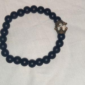 I am selling a man/woman bracelet tiger eye black with tiger eye see picture for